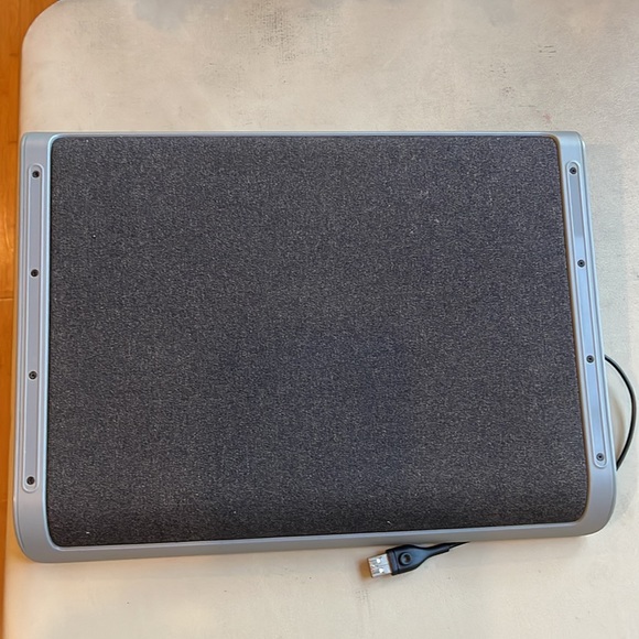 Targus laptop cooling stand, for 17 inch (diag.) laptops - Picture 7 of 10